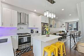 Luxury Roofdeck Retreat 4-bdrm Near Penn Chop