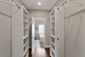 Luxury Roofdeck Retreat 4-bdrm Near Penn Chop