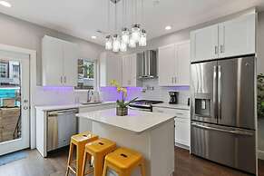 Luxury Roofdeck Retreat 4-bdrm Near Penn Chop