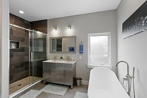 Luxury Roofdeck Retreat 4-bdrm Near Penn Chop