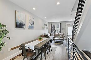 Luxury Roofdeck Retreat 4-bdrm Near Penn Chop