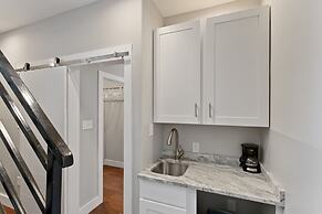 Luxury Roofdeck Retreat 4-bdrm Near Penn Chop