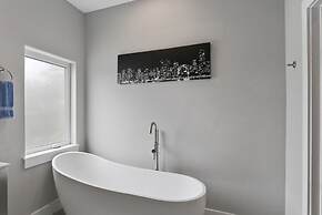 Luxury Roofdeck Retreat 4-bdrm Near Penn Chop