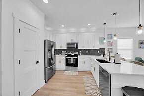 Luxury Beach Home Sauna Cold Plunge E-bikes