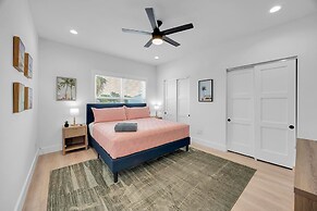 Luxury Beach Home Sauna Cold Plunge E-bikes