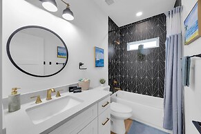 Luxury Beach Home Sauna Cold Plunge E-bikes