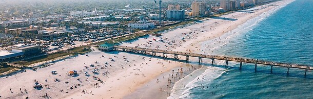 Luxury Beach Home Sauna Cold Plunge E-bikes