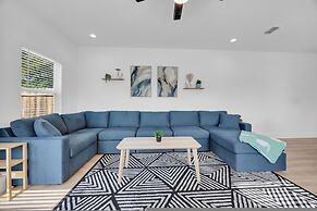 Luxury Beach Home Sauna Cold Plunge E-bikes