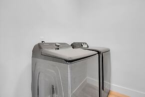 Luxury Beach Home Sauna Cold Plunge E-bikes