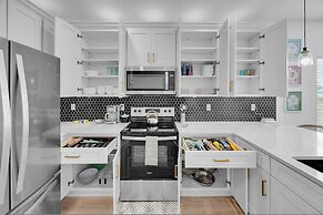 Luxury Beach Home Sauna Cold Plunge E-bikes