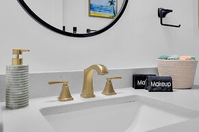 Luxury Beach Home Sauna Cold Plunge E-bikes