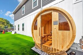 Luxury Beach Home Sauna Cold Plunge E-bikes