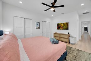 Luxury Beach Home Sauna Cold Plunge E-bikes