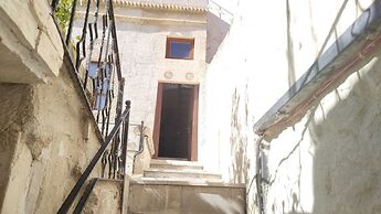 Ekoton Cave Hotel