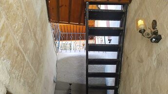Ekoton Cave Hotel