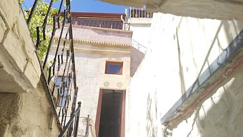 Ekoton Cave Hotel