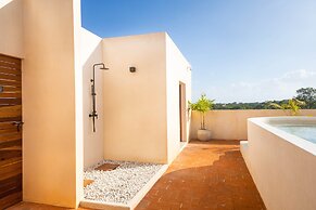Chic Tulum Retreat With Splash Pool