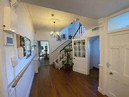 Bristol Blissful Retreat - 6 Bedrooms