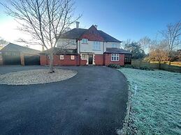 Bristol Blissful Retreat - 6 Bedrooms