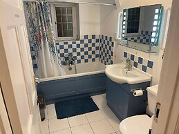 Bristol Blissful Retreat - 6 Bedrooms