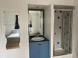 Bristol Blissful Retreat - 6 Bedrooms