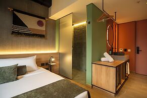 HUNTERS HOTEL
