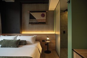 HUNTERS HOTEL