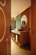 HUNTERS HOTEL