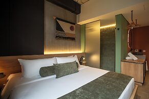 HUNTERS HOTEL