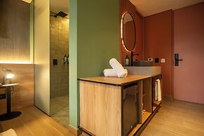 HUNTERS HOTEL