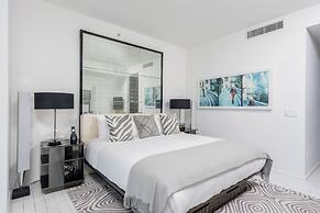 W South Beach Private Luxury Suites