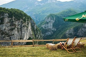 Eco lodge eagles nest