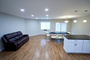 Modern Townhouse Retreat W Private Deck