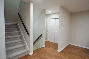 Modern Townhouse Retreat W Private Deck