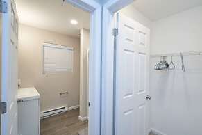 Modern Townhouse Retreat W Private Deck