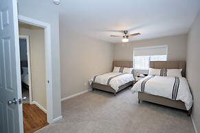 Modern Townhouse Retreat W Private Deck