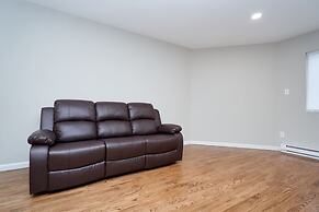 Modern Townhouse Retreat W Private Deck