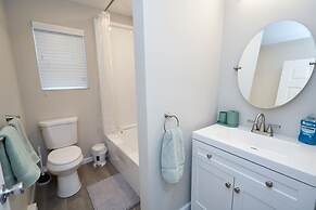 Modern Townhouse Retreat W Private Deck