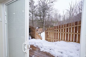 Modern Townhouse Retreat W Private Deck