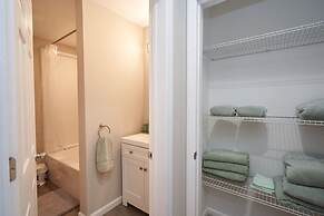 Modern Townhouse Retreat W Private Deck