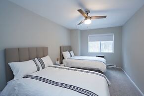 Modern Townhouse Retreat W Private Deck