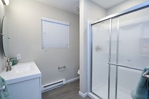 Modern Townhouse Retreat W Private Deck