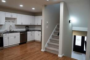 Modern Townhouse Retreat W Private Deck