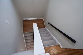 Modern Townhouse Retreat W Private Deck
