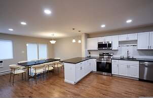 Modern Townhouse Retreat W Private Deck