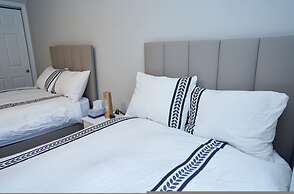 Modern Townhouse Retreat W Private Deck