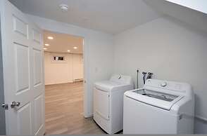 Modern Townhouse Retreat W Private Deck