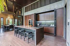 Luxury Modern Pool Jacuzzi Villa 5BR Thonglor