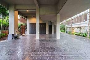 Luxury Modern Pool Jacuzzi Villa 5BR Thonglor