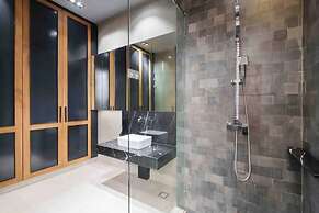 Luxury Modern Pool Jacuzzi Villa 5BR Thonglor